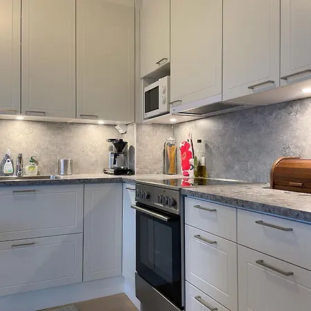 Private Sauna & Free Parking Spacious 1br Near Airport No Elevator Apartment